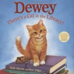 Dewey: Kitabghar Me Hai Ek Billa by ब्रेट विटर - Bret Witterविकी मायरोन - Vicki Myron